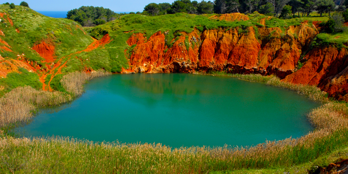 Cava di Bauxite, nel Salento uno scenario insolito